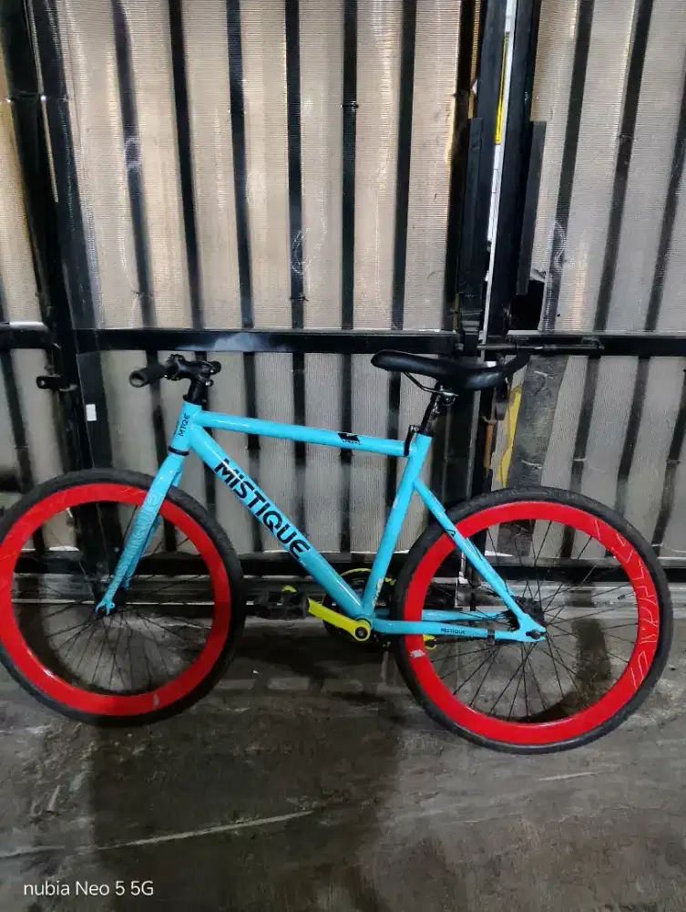 Mistique biru kaya baru
