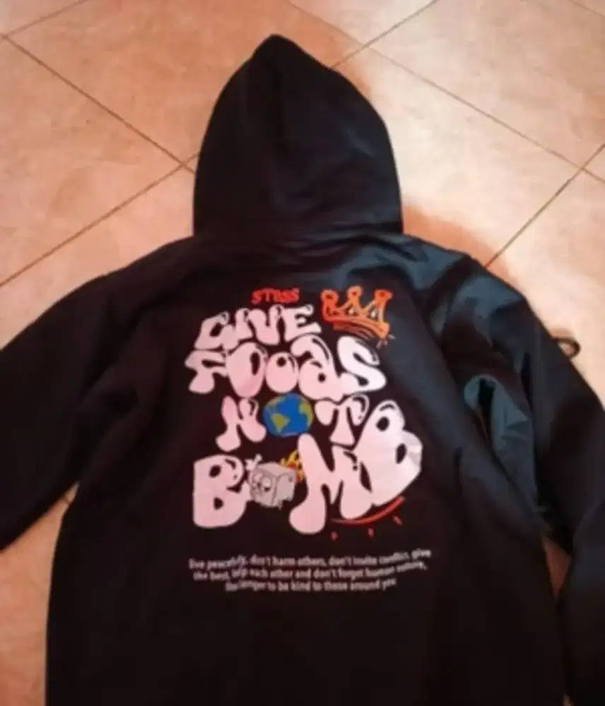Sweeter/Hoddie Hitam Ukuran XL Kondisi Baru