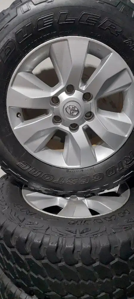 VELG+BAN R17 OEM HILUX