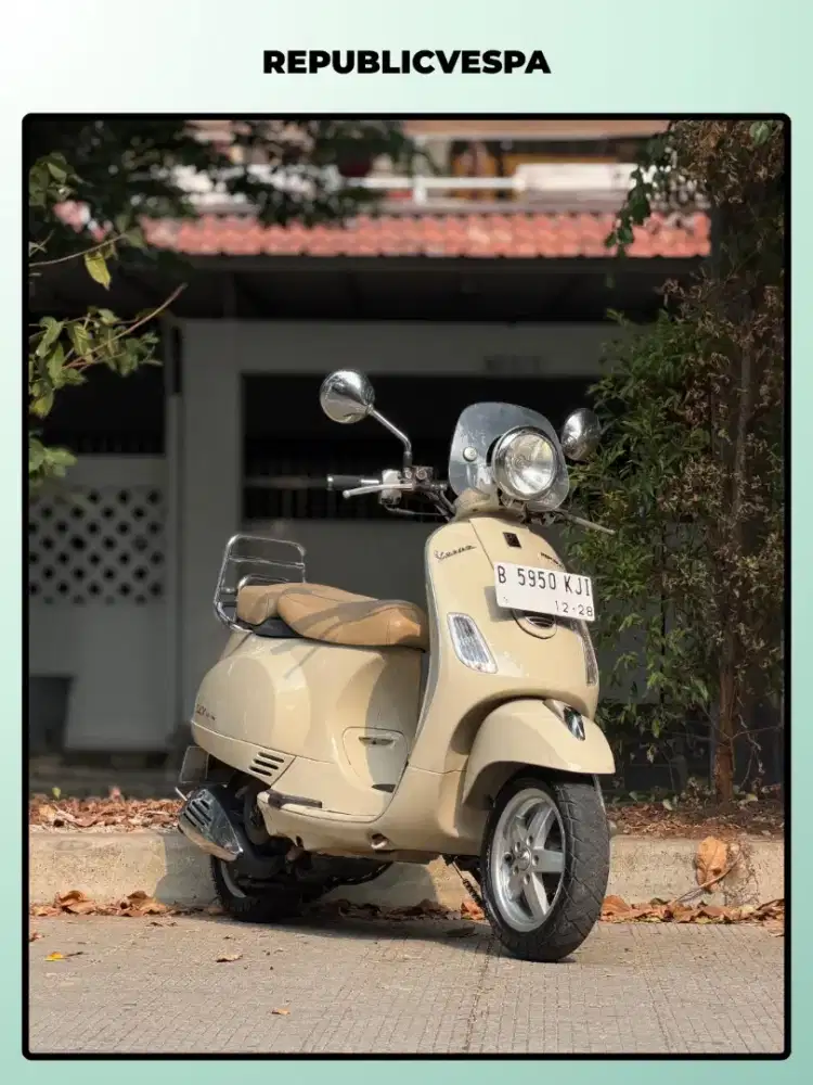 JUAL CEPAT PIAGGIO VESPA LXV 150 3V TH 2015 PERFECT CONDITION