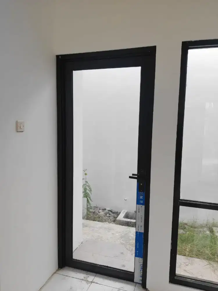 DIJUAL PINTU KACA ALUMINIUM HITAM 80x200 – RUMAH BARU – COPOT GRATIS