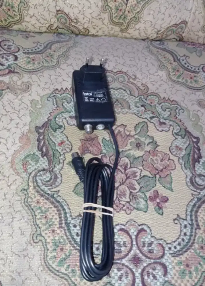 Adaptor / Power Supply / Booster Antena TV Merk INTRA