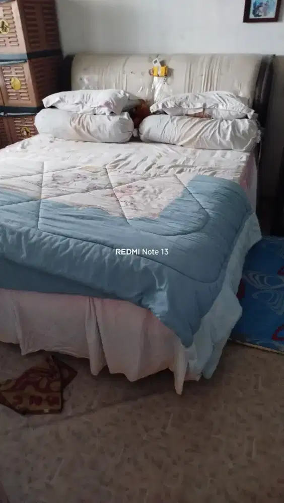 Tempat tidur 6 kaki
