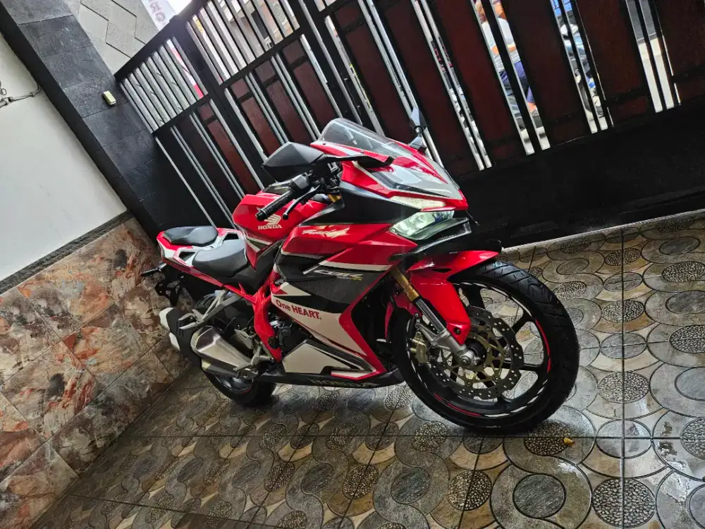 Honda CBR250RR Red Racing 2017 — KM 6 Ribuan
