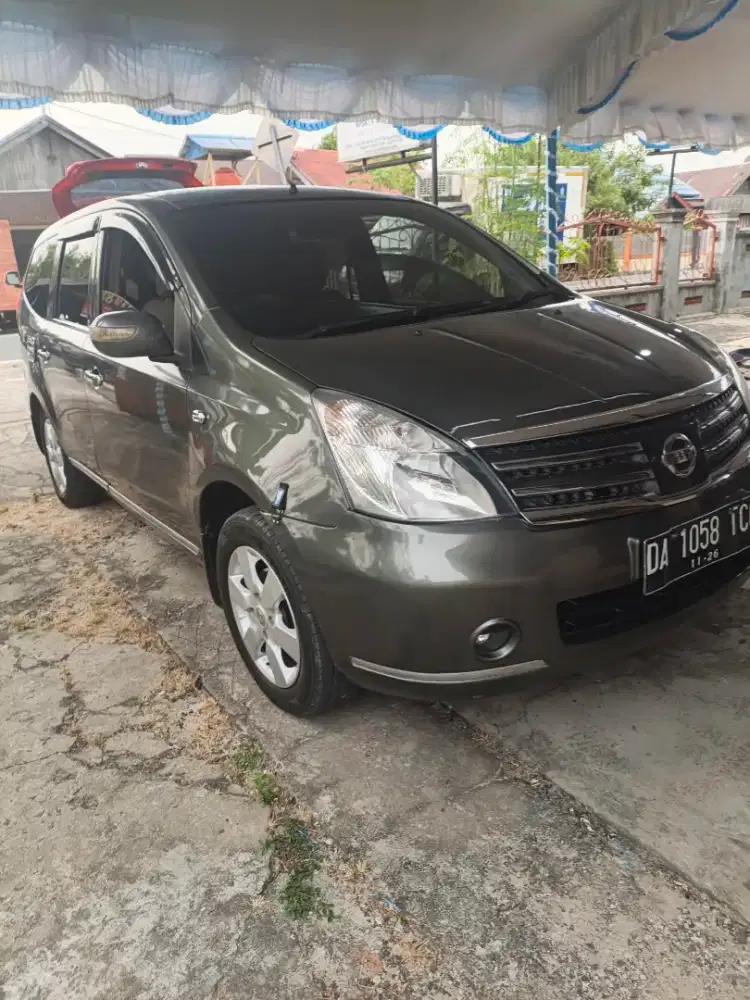 Grand livina xv matic 2010