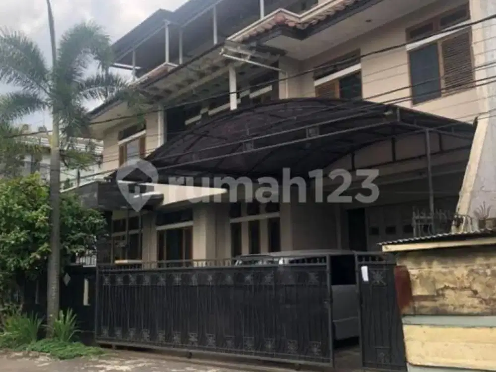 Rumah 3Lantai Bagus Harga Menarik di Lokasi Paforit Turangga