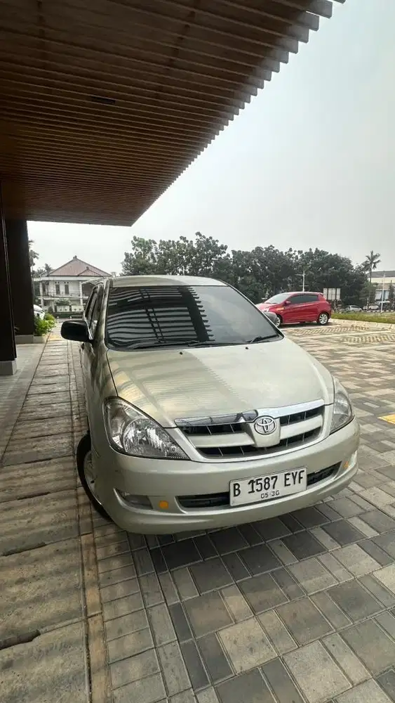 Innova diesel matic 2.5 G 2005