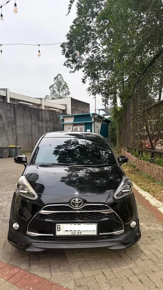 TOYOTA SIENTA Q 2016