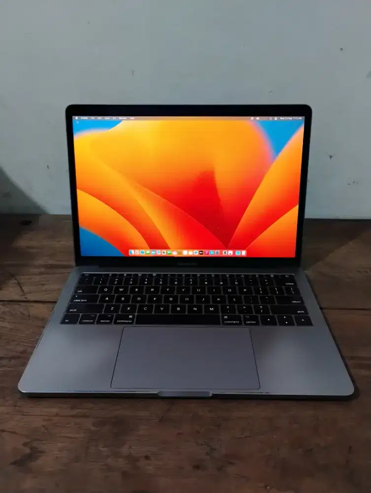 Macbook Pro 13 Inch 2017 i5 16gb/256gb