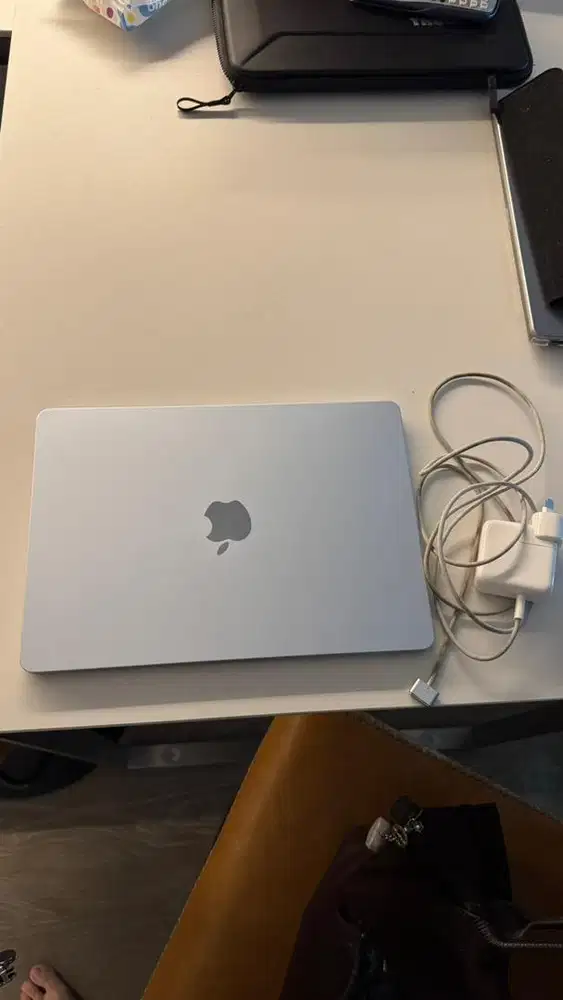 Macbook Air 13 Inch M4 16GB RAM 250GB SSD