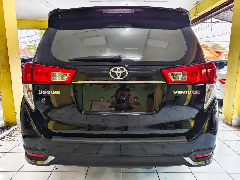 LOW KM..! TOYOTA INNOVA 2.4 G DIESEL AT 2021 MATIC SOLAR VENTURER 2022