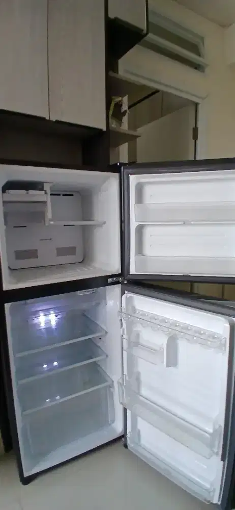 Dijual kulkas Sharp 2 pintu