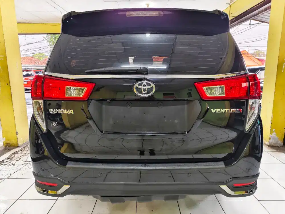 LOW KM..! TOYOTA INNOVA 2.4 V DIESEL AT 2019 MATIC SOLAR VENTURER 2021