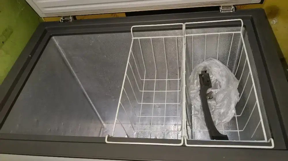 FREEZER CHANGHONG FCF-266DW 200L – COCOK UNTUK USAHA & RUMAH