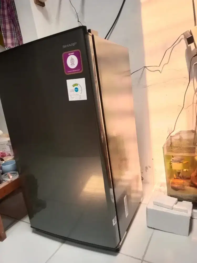 Bismillah dijual kulkas 1pintu merk sharp