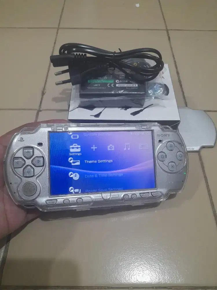 Psp slim seri 2000 Silver Cantik Memory game 8gb Plus Soft Casenya