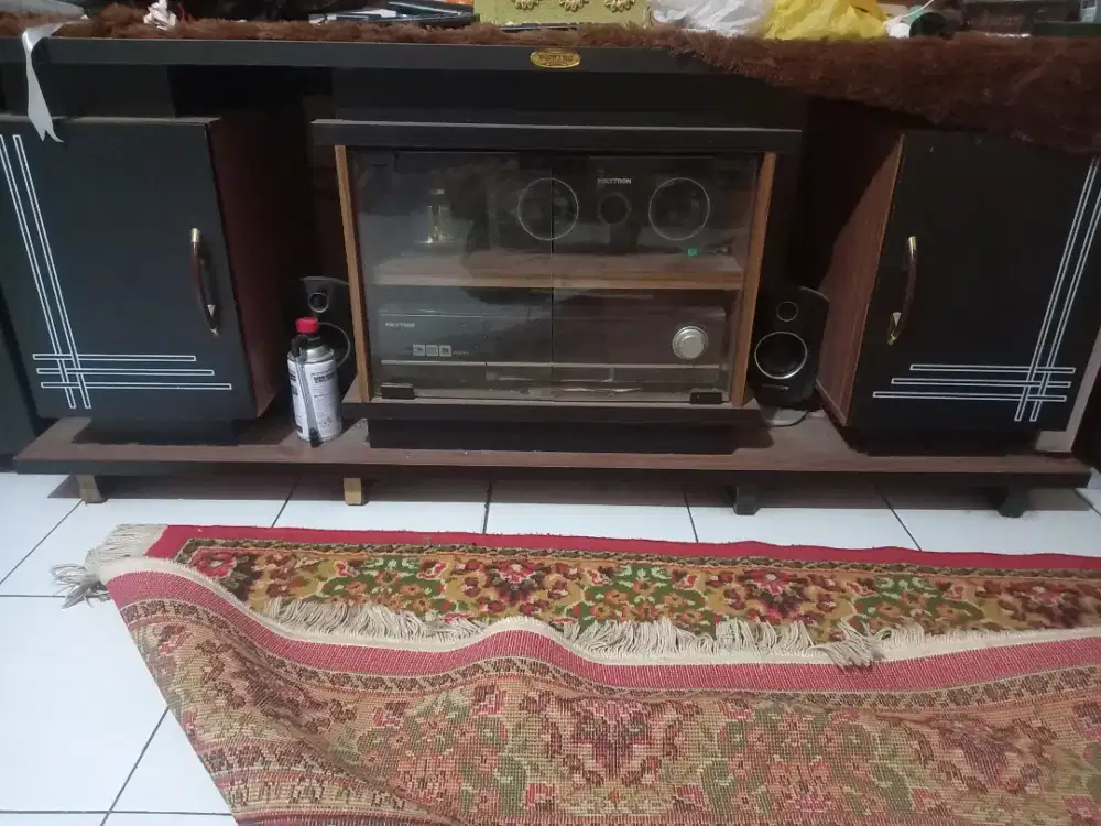 Rak tv buffet merek ROMARO