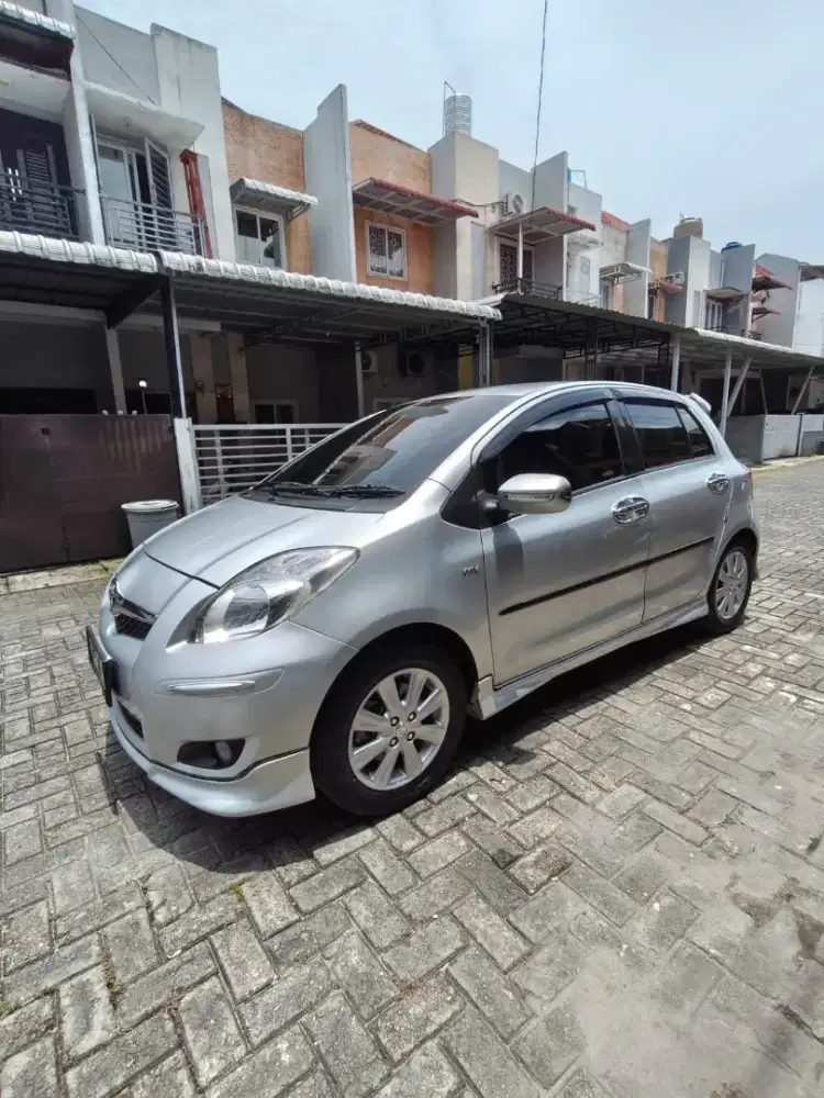 Yaris Type S 2010 M/T Silver  Metalik