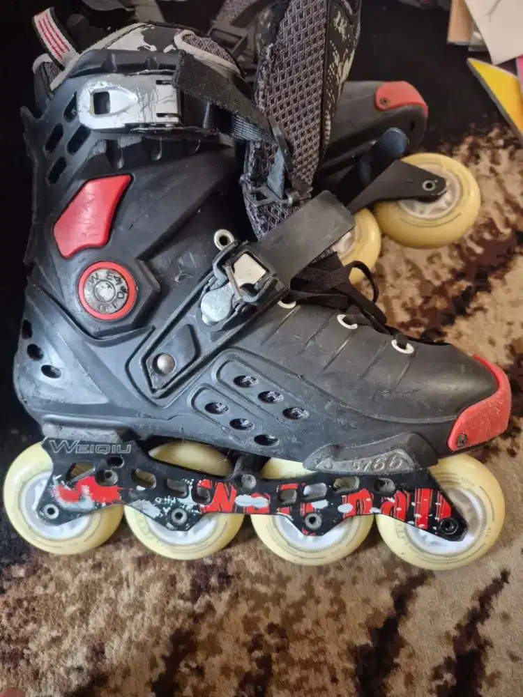 sepatu roda merk Merk WEQIU