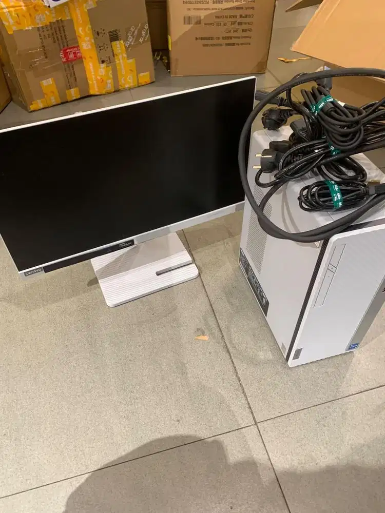 PC Lenovo 512 SSD 21,5 inchi