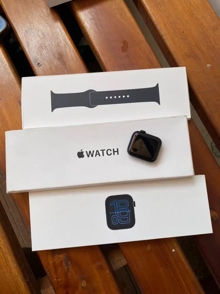 Apple watch series se 3 40mm black garansi