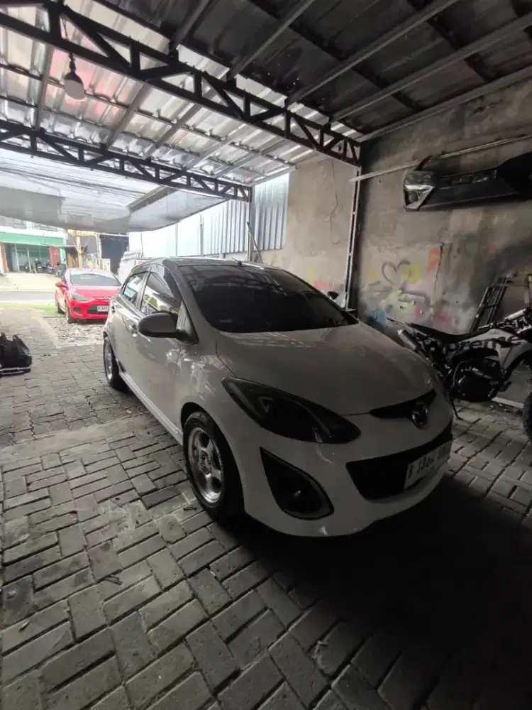 Mazda 2 at  V 2013 Non Skyactive