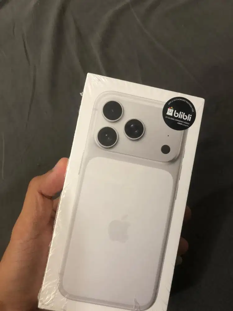 iPhone 17 pro 256Gb silver Segel
