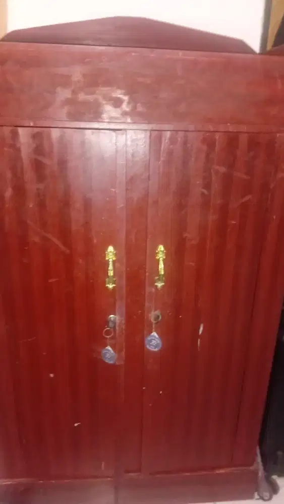 Almari dijual cepat