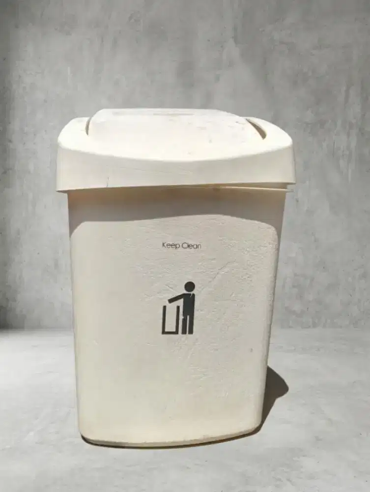 Tempat sampah swing putih kapasitas 25 liter