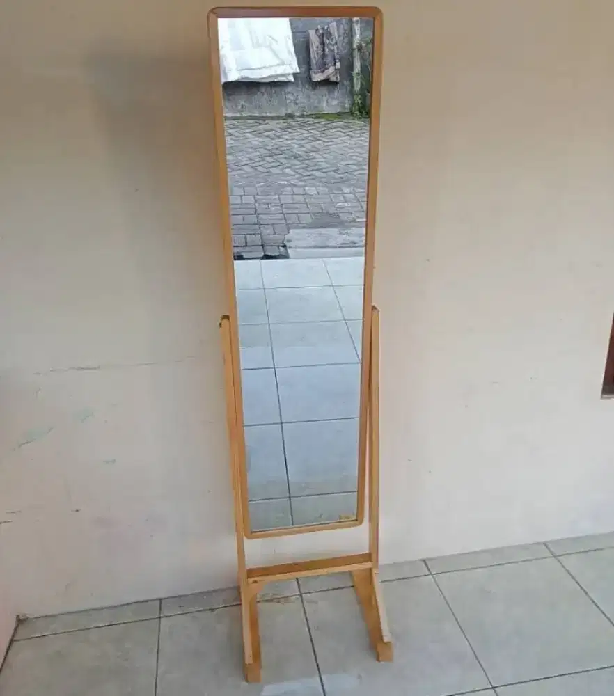 Cermin Kaca Mulus