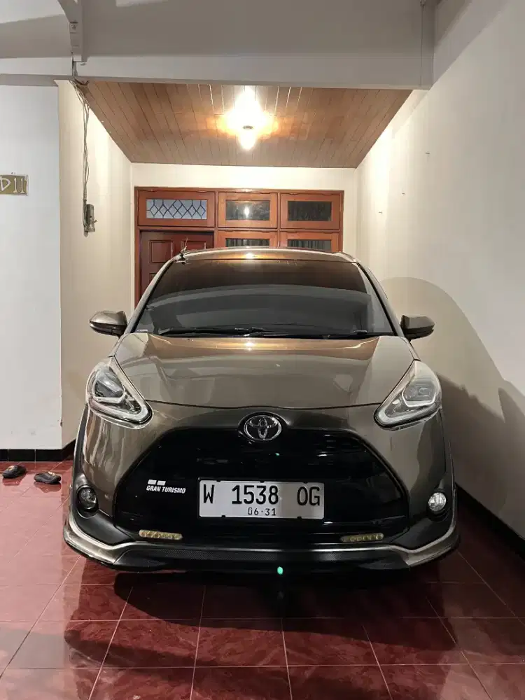 Toyota Sienta Q CVT 2016