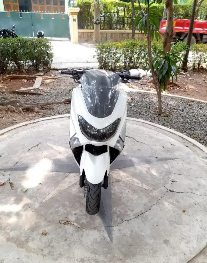Yamaha nmax putih