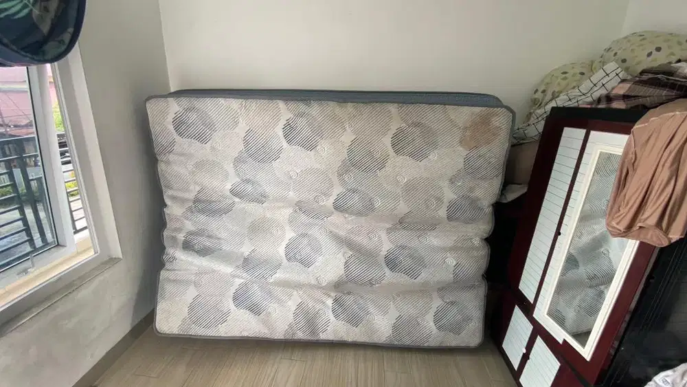 Kasur queen size in the box