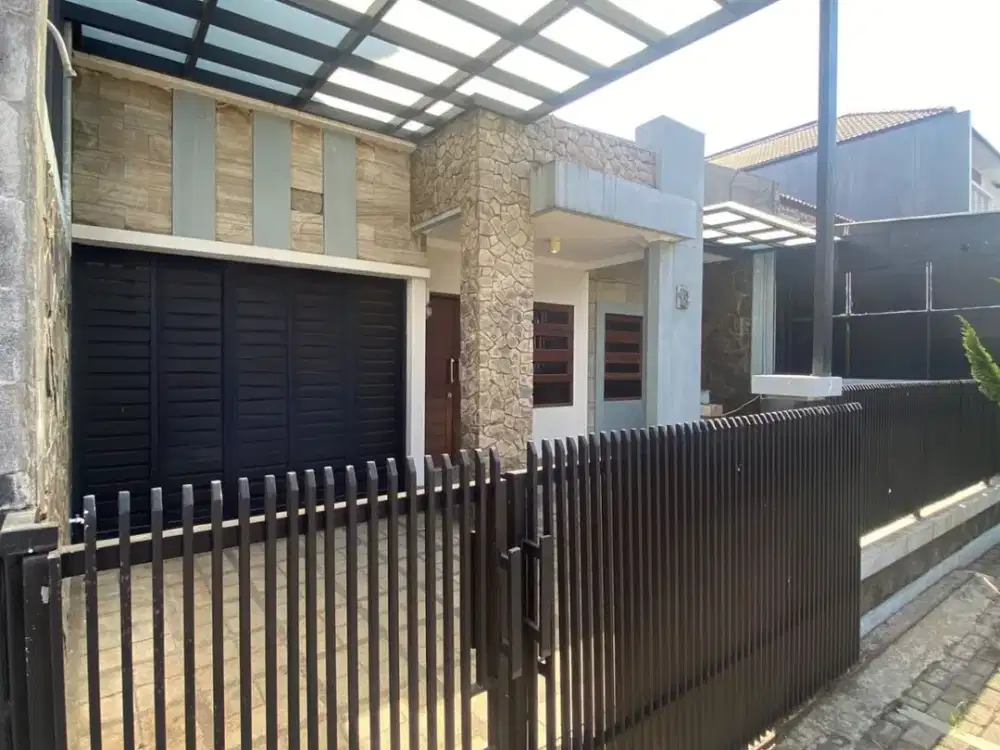 Rumah Bagus Asri Terawat di Singgasana Pradana