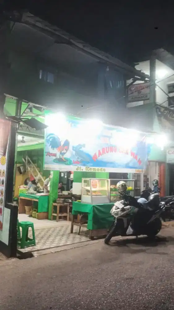 karyawan pecel lele