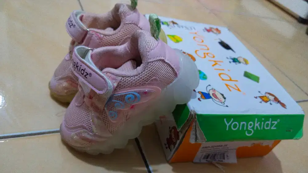 Sepatu YK Ex display