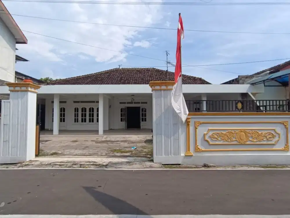 Rumah dijual di Jaten dekat Jl Mojo Dagen Karanganyar ex kantor parkir luas