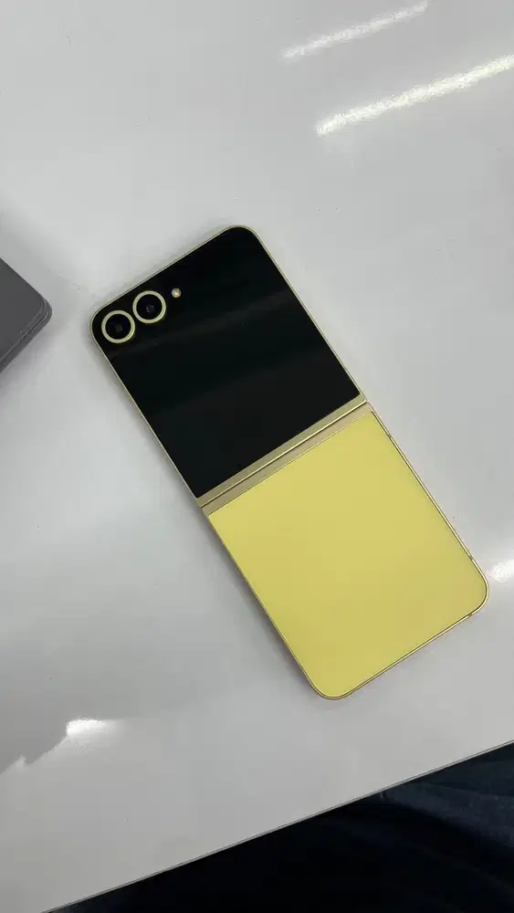 Samsung Z Flip 6 Yellow