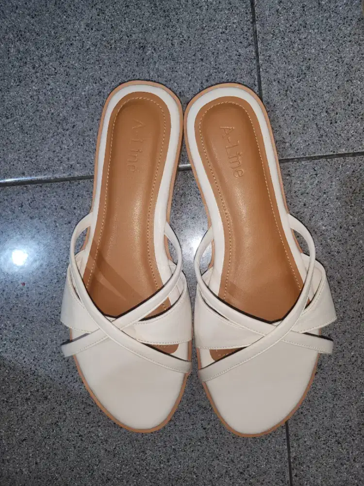 Sandal wanita ukuran 36