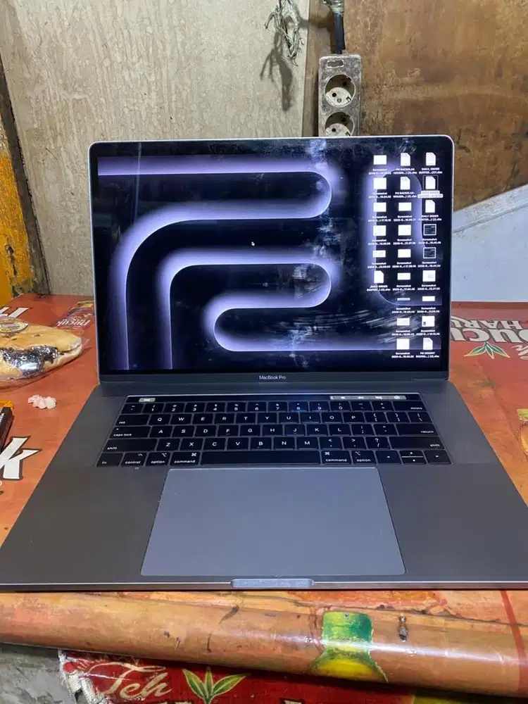 Macbook Pro 15 - inch 2018 Touch Bar A1990