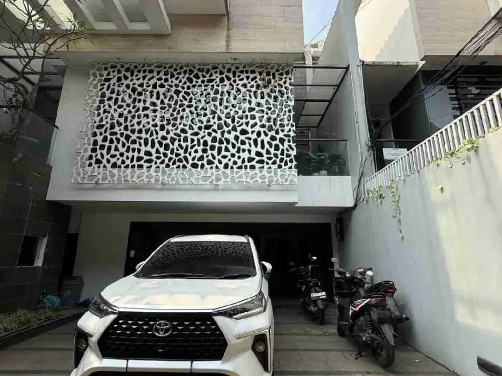 DISEWAKAN RUMAH LUAS WITH PRIVATE POOL DI RADIO DALAM JAKARTA SELATAN