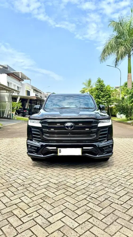 LAND CRUISER 300 VXR 2024 KM 3000 ANTIK