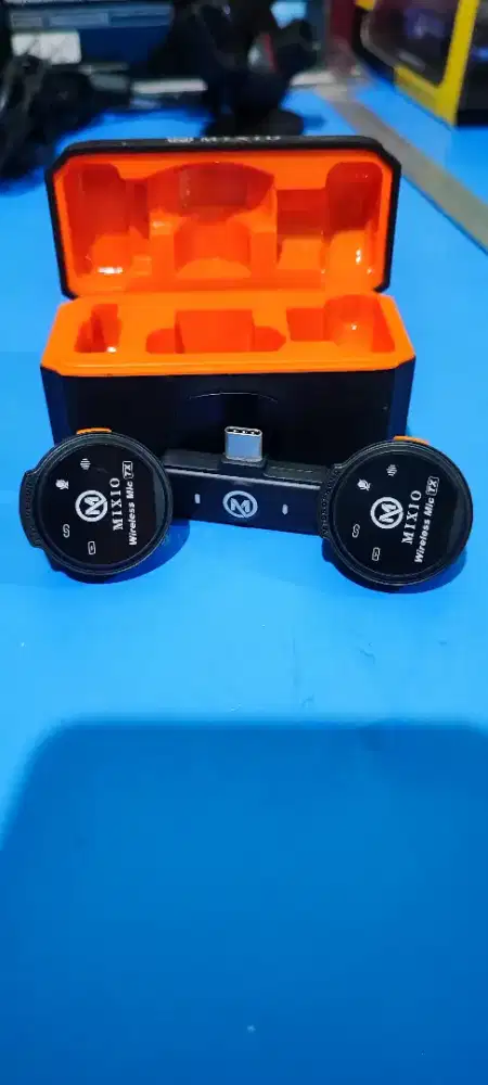 MIXIO T11 Magnetic Mic Wireless Clip on Microphone