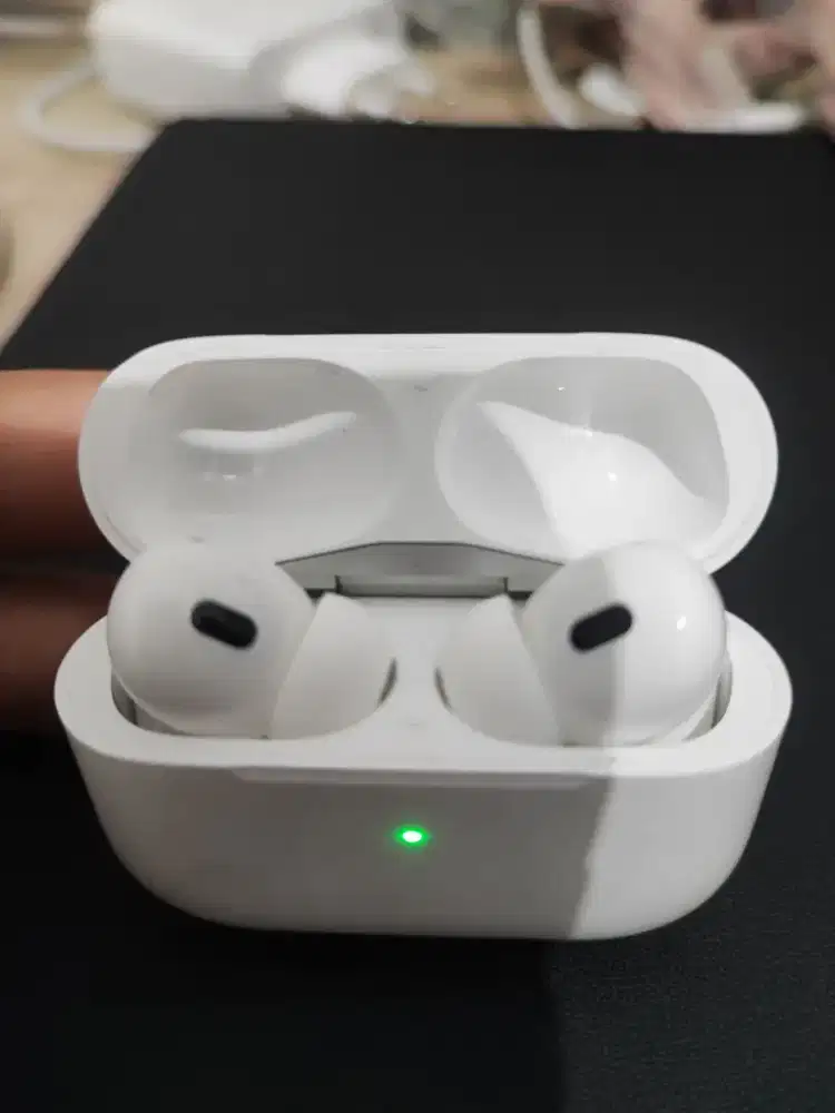 Apple  Airpods  Gen 2 pro