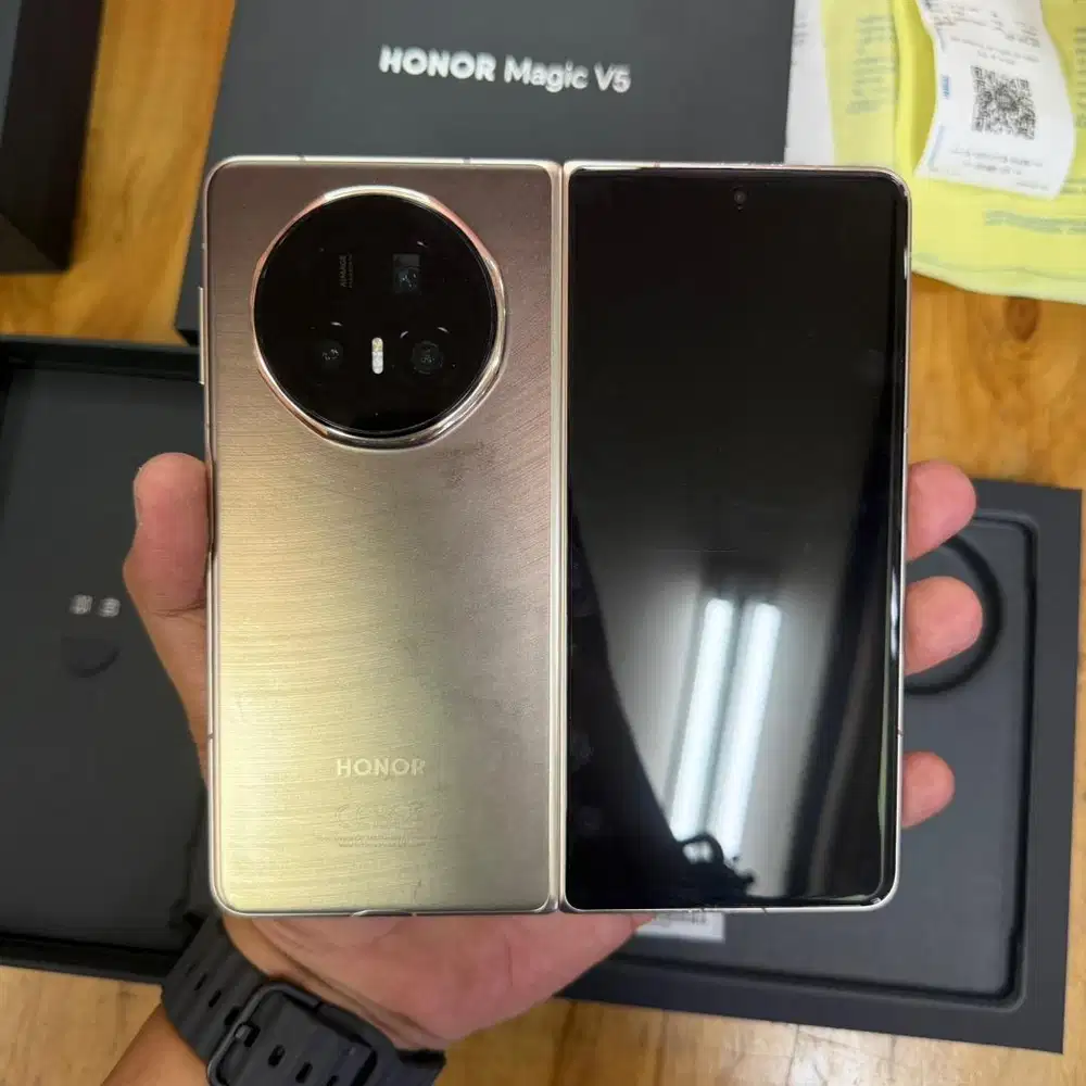 Like new Honor Magic V5 Fold 5G 16/512GB Dawn Gold SG set Pajak resmi