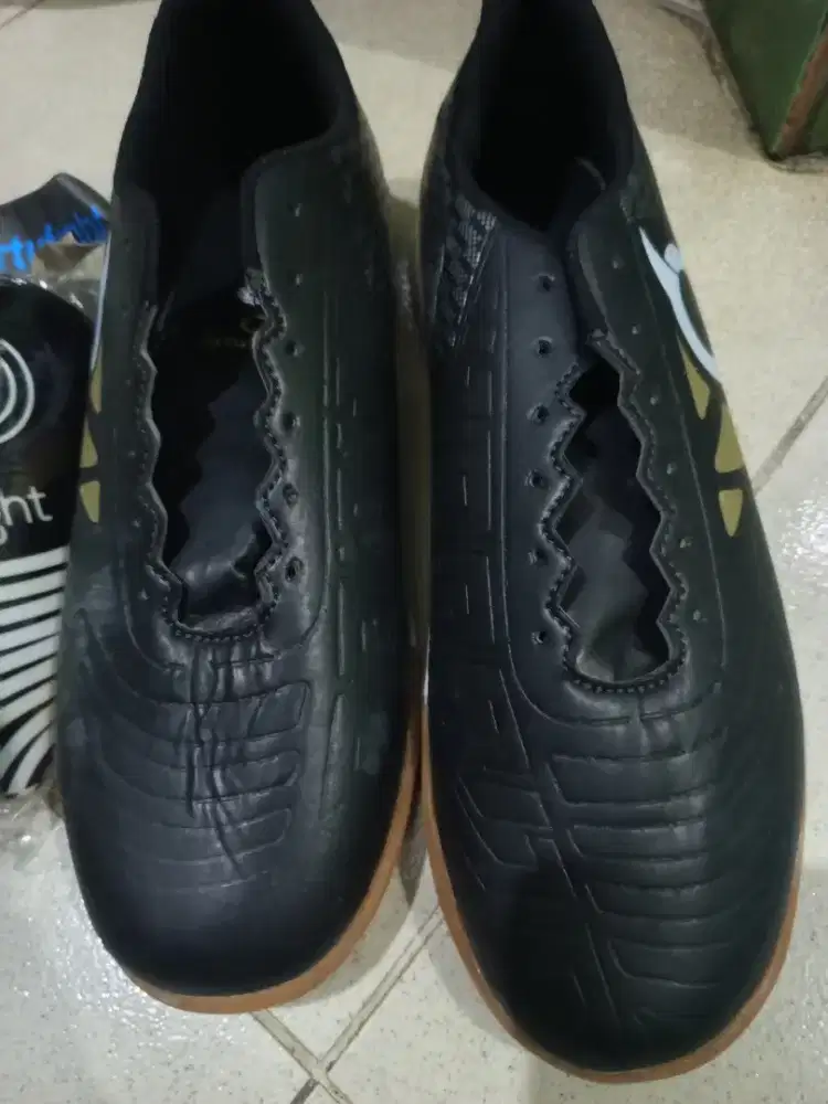 Sepatu futsal ortuseight.