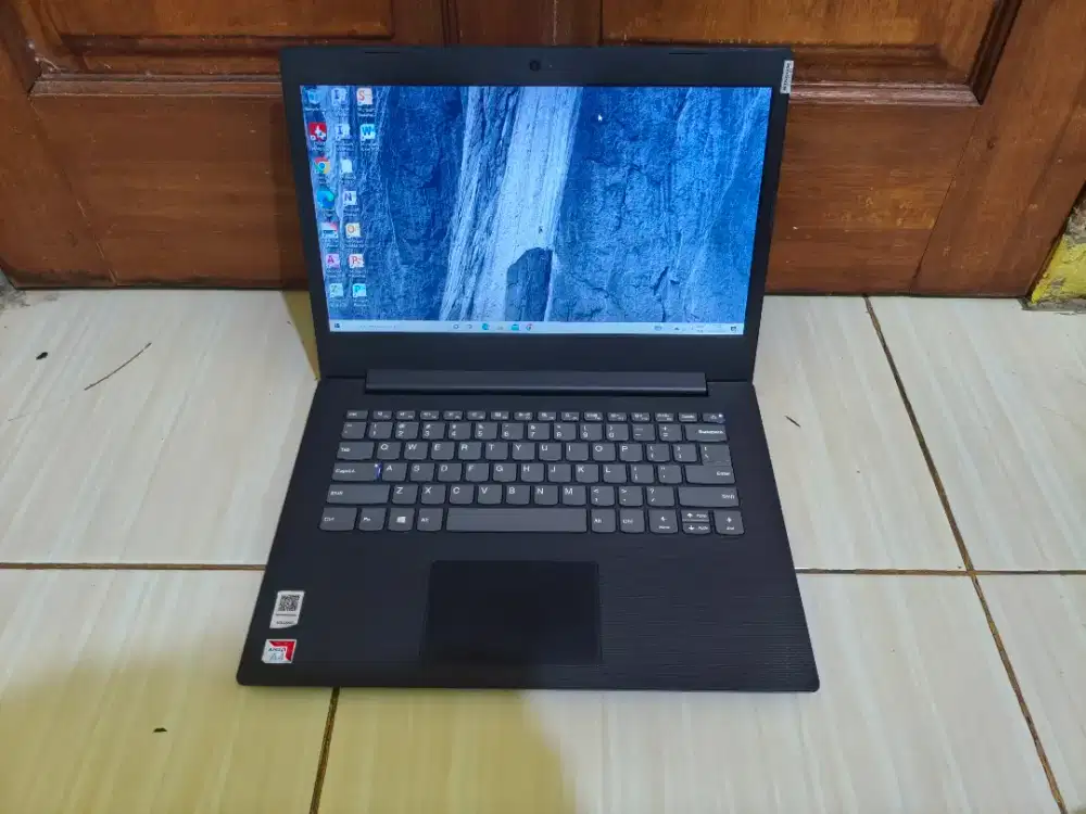 B572 Laptop Lenovo ideapad 130-14AST Ram 4gb SSD 128gb AMD A4-9125