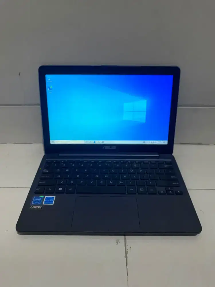 Dijual Notebook Asus E203N Celeron N3350 Ram 4 GB HDD 500 GB