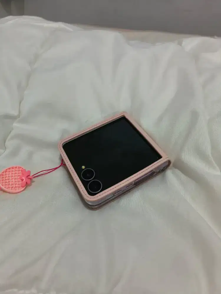 Samsung Galaxy Z Flip 8