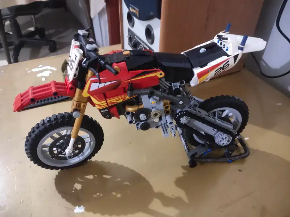 Lego motor trail